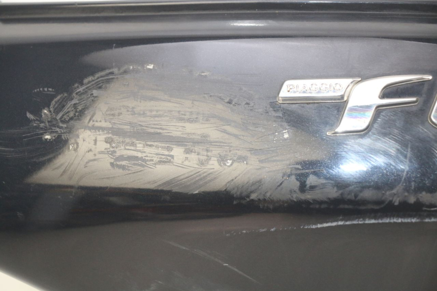 photo de FLANCO TRASERO IZQUIERDO PIAGGIO FLY 4T 50 (2013 - 2017) - Estado de la superficie y material