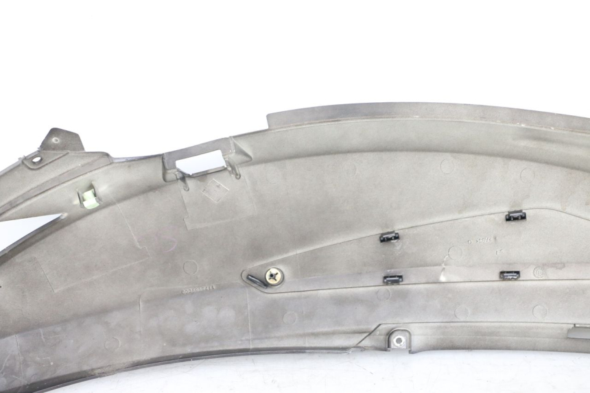 photo de CARENADO TRASERO IZQUIERDA PEUGEOT GEOPOLIS RS 125 (2007 - 2009) - Primer plano técnico