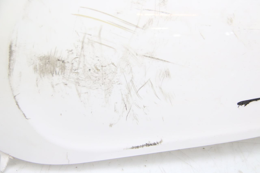 photo de FLANCO TRASERO IZQUIERDO JM MOTORS GT LINE 4T 50 (2021 - 2023) - Primer plano técnico