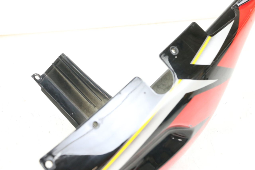 photo de CARENADO TRASERO IZQUIERDA HYOSUNG GTR 125 (2006 - 2008) - Marcados y referencias originales