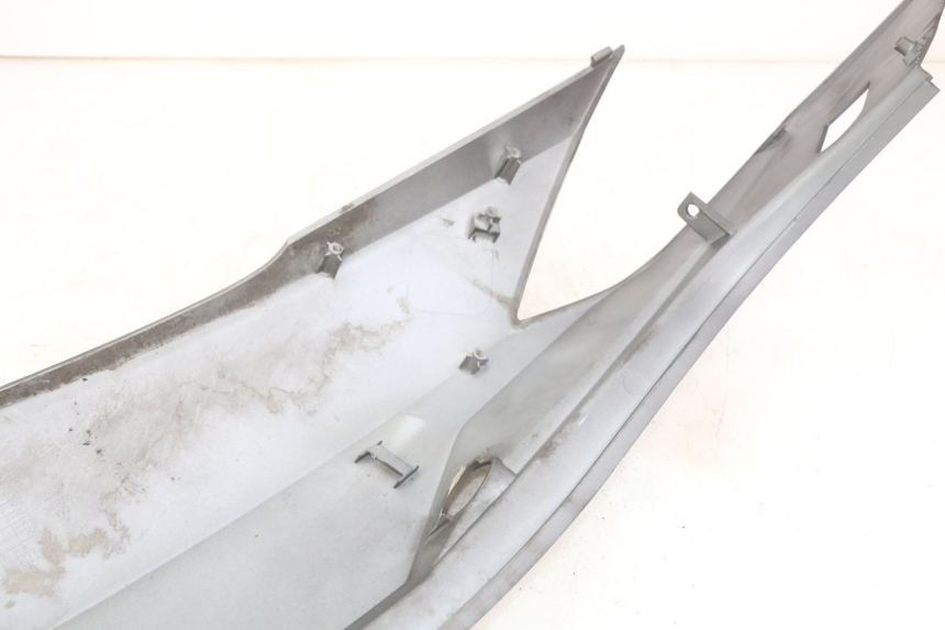 photo de FLANCO TRASERO IZQUIERDO SYM GTS EFI 125 (2012 - 2016) - Detalles de los puntos de fijación