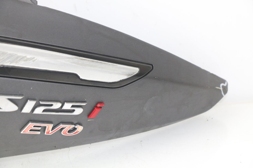 photo de CARENADO TRASERO IZQUIERDA SYM GTS EVO 125 (2009 - 2013) - Ángulo de visión alternativo