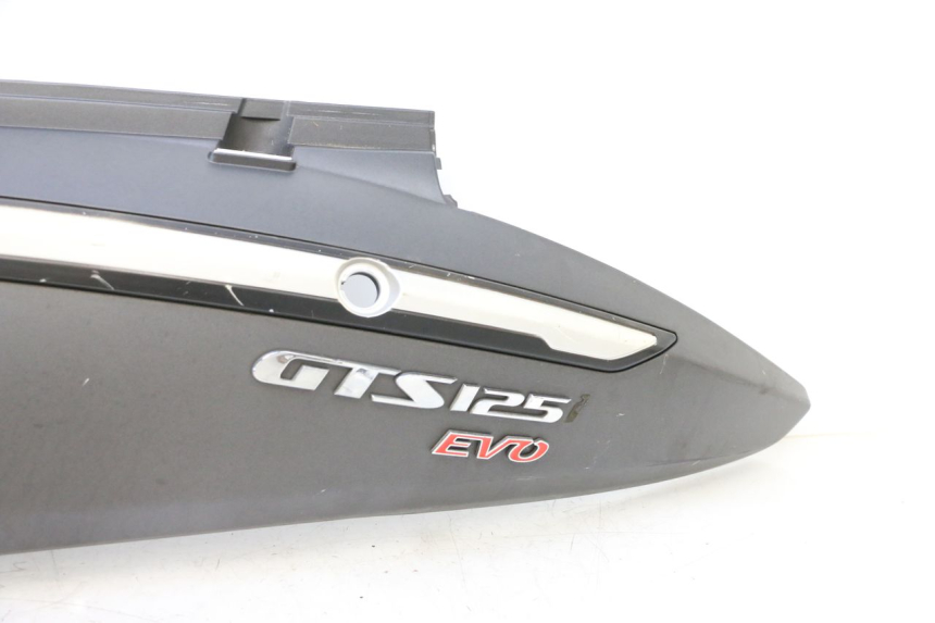 photo de CARENADO TRASERO IZQUIERDA SYM GTS EVO 125 (2009 - 2013) - Zoom estado de uso