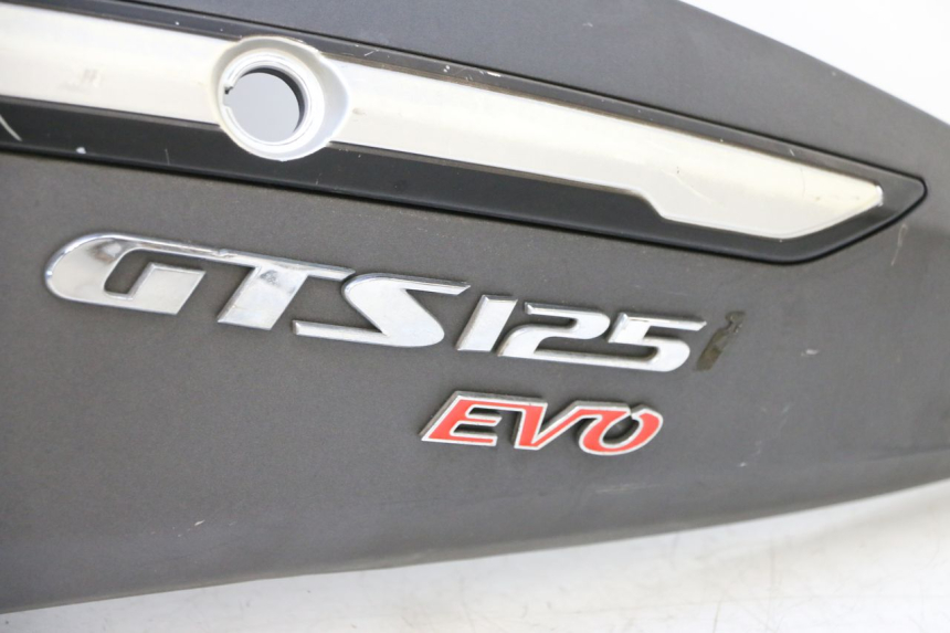 photo de CARENADO TRASERO IZQUIERDA SYM GTS EVO 125 (2009 - 2013) - Primer plano técnico