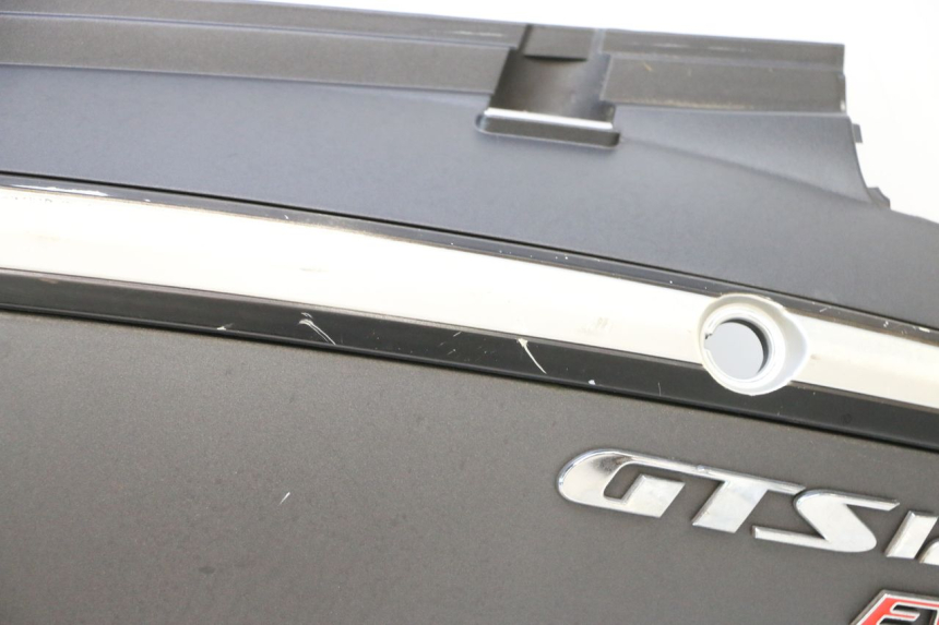 photo de CARENADO TRASERO IZQUIERDA SYM GTS EVO 125 (2009 - 2013) - Detalles de los puntos de fijación