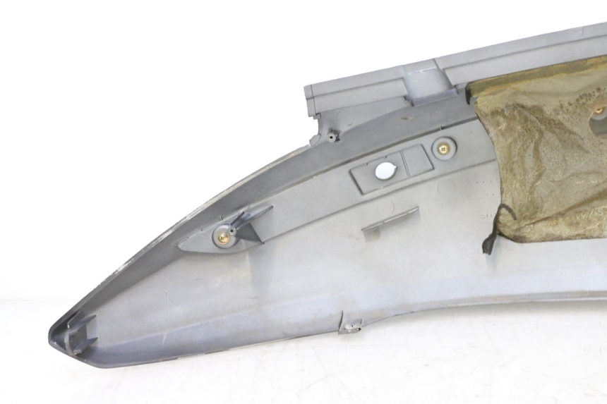 photo de CARENADO TRASERO IZQUIERDA SYM GTS EVO 125 (2009 - 2013) - Marcados y referencias originales
