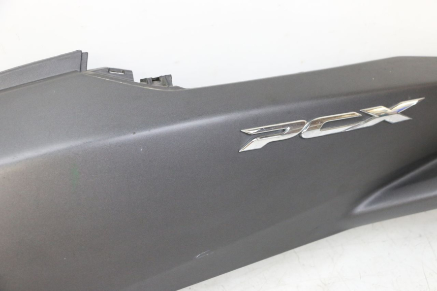 photo de CARENADO TRASERO IZQUIERDA HONDA PCX (JF57/JF64) 125 (2014 - 2018) - Zoom sobre los componentes