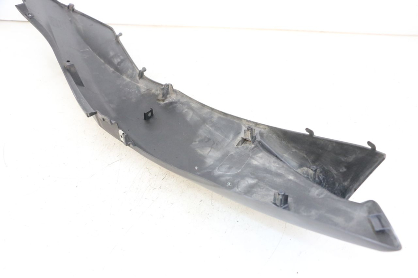 photo de CARENADO TRASERO IZQUIERDA HONDA PCX (JF57/JF64) 125 (2014 - 2018) - Zoom estado de uso
