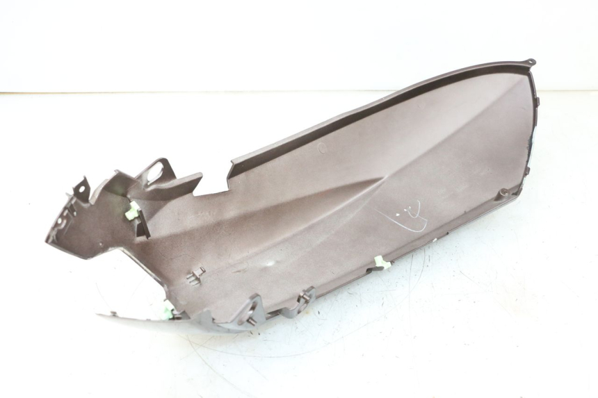 photo de FLANCO TRASERO IZQUIERDO PEUGEOT KISBEE 2T 50 (2010 - 2017) - Primer plano técnico