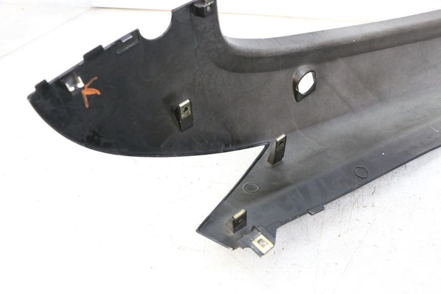 photo de CARENADO TRASERO IZQUIERDA KYMCO PEOPLE S 125 (2000 - 2008) - Detalle de la pieza