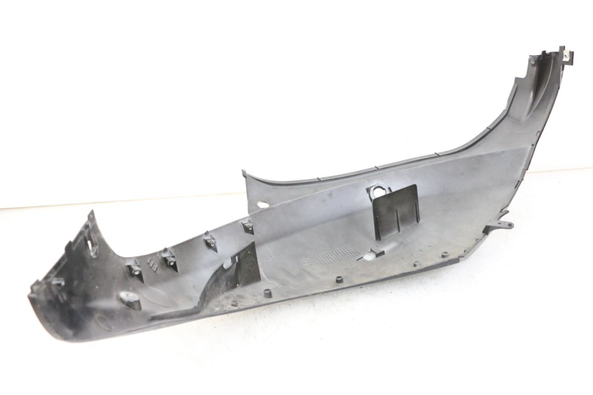 photo de CARENADO TRASERO IZQUIERDA SYM MIO 50 (2011 - 2017) - Primer plano técnico