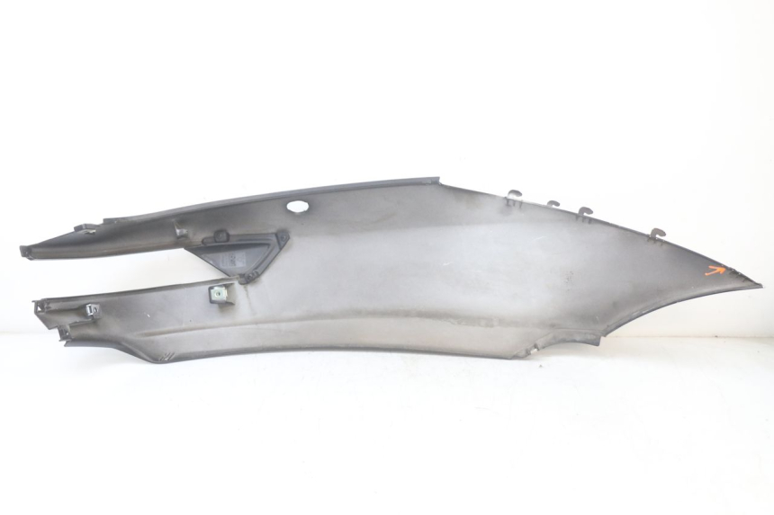 photo de CARENADO TRASERO IZQUIERDA PIAGGIO MP3 HPE 350 (2018 - 2020) - Detalles de los puntos de fijación