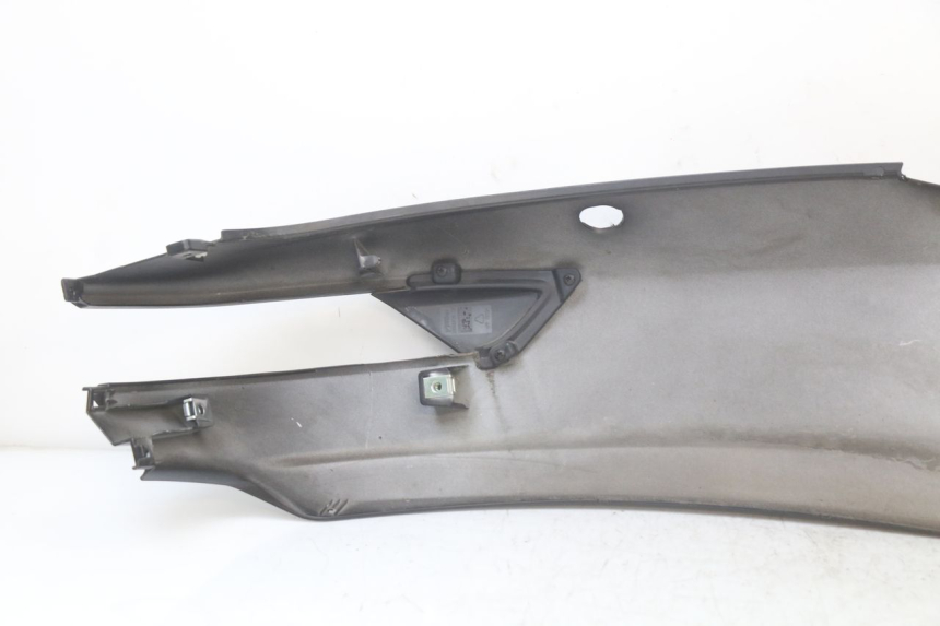 photo de CARENADO TRASERO IZQUIERDA PIAGGIO MP3 HPE 350 (2018 - 2020) - Estado de la superficie y material