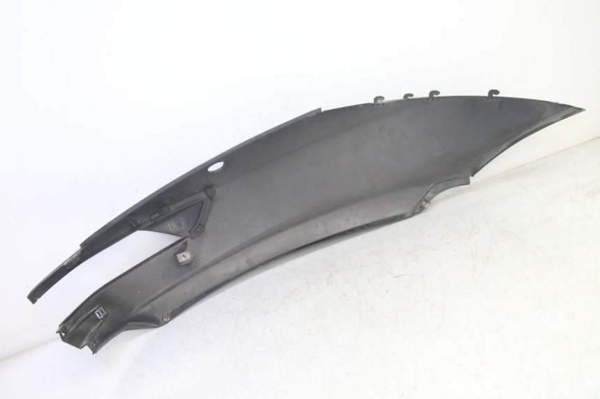 photo de CARENADO TRASERO IZQUIERDA PIAGGIO MP3 HPE 350 (2018 - 2020) - Detalles de los puntos de fijación