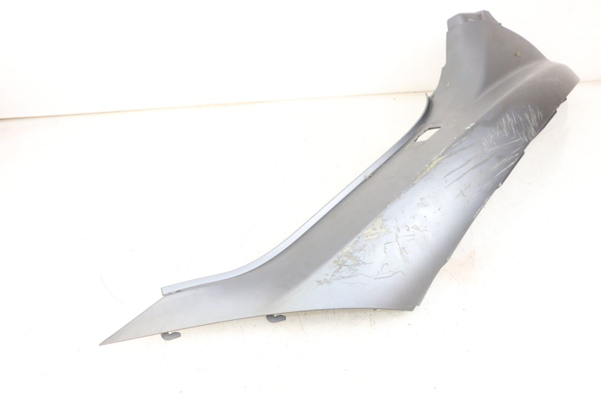 photo de CARENADO TRASERO IZQUIERDA PIAGGIO MP3 500 (2011 - 2015) - Detalles de los puntos de fijación