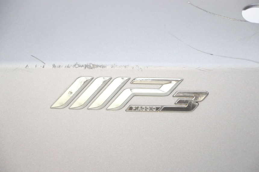 photo de FLANCO TRASERO IZQUIERDO PIAGGIO MP3 500 (2014 - 2017) - Enfoque en la estructura