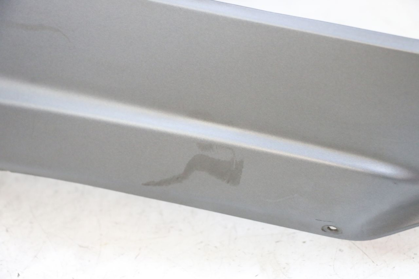 photo de CARENADO TRASERO IZQUIERDA PIAGGIO MP3 500 (2016 - 2018) - Detalles de los puntos de fijación