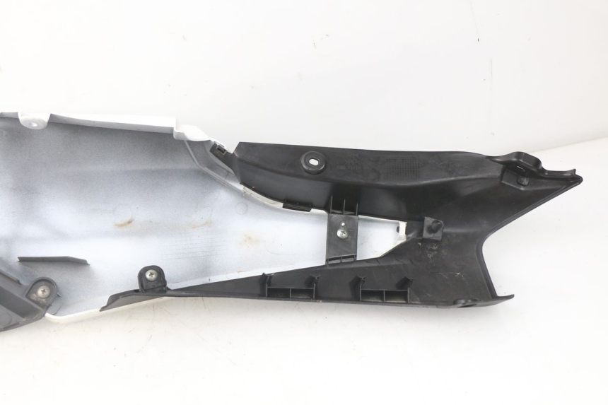 photo de CARENADO TRASERO IZQUIERDA MBK MW TRYPTIK 125 (2017 - 2022) - Detalles de los puntos de fijación