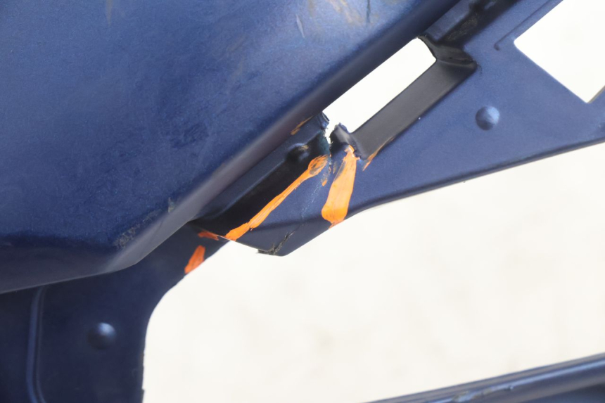 photo de CARENADO TRASERO IZQUIERDA YAMAHA N-MAX NMAX 125 (2021 - 2024) - Detalles de los puntos de fijación