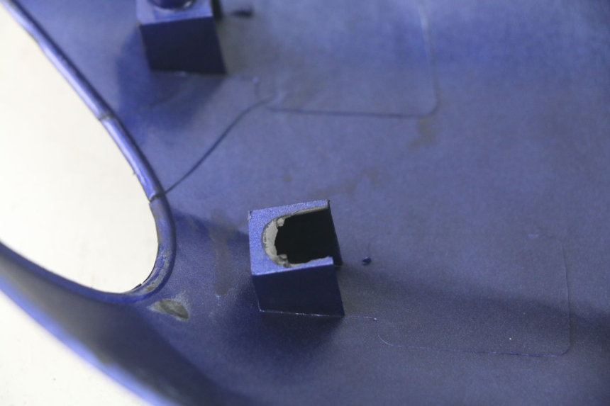 photo de CARENADO TRASERO IZQUIERDA YAMAHA NEO'S NEOS 2T 50 (2007 - 2017) - Primer plano técnico