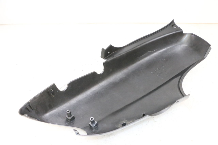 photo de CARENADO TRASERO IZQUIERDA YAMAHA NEO'S NEOS 2T 50 (1998 - 2007) - Primer plano técnico