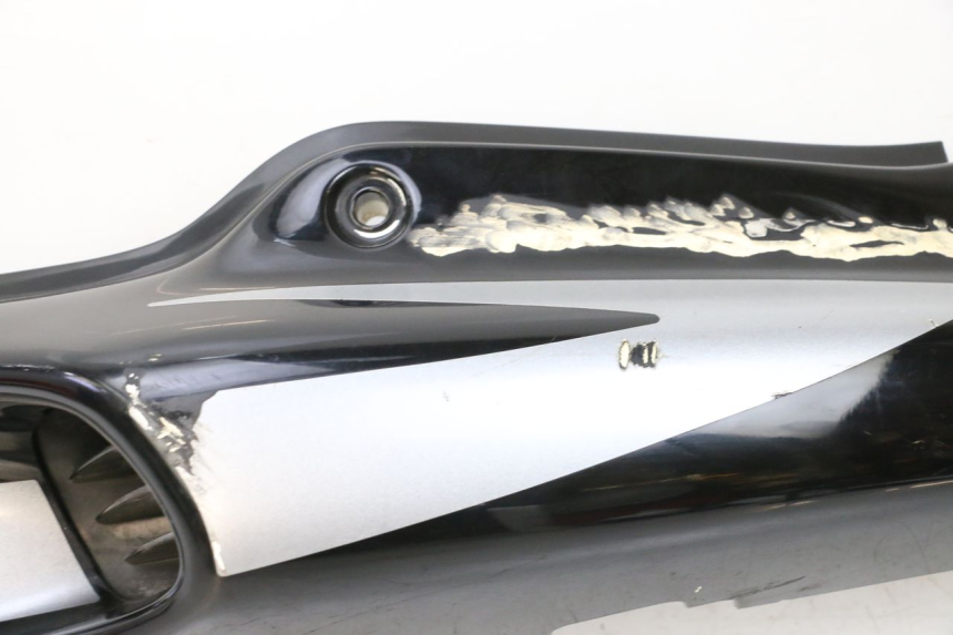 photo de CARENADO TRASERO IZQUIERDA HONDA NSR R 125 (1994 - 2003) - Enfoque en la estructura