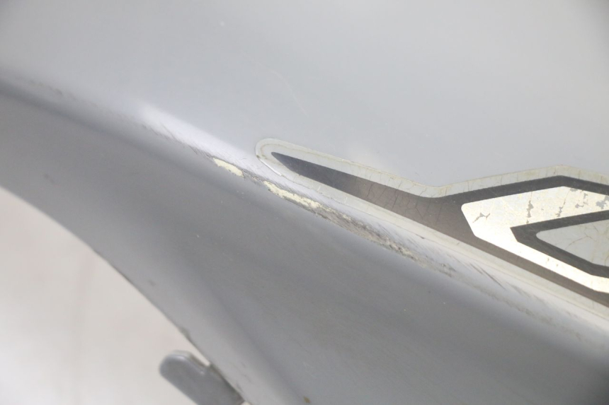 photo de CARENADO TRASERO IZQUIERDA SYM ORBIT III 3 4T 50 (2021 - 2025) - Primer plano técnico