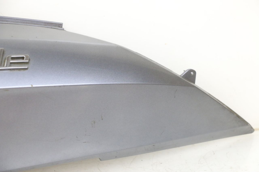 photo de CARENADO TRASERO IZQUIERDA PEUGEOT BELVILLE 125 (2017 - 2021) - Zoom sobre los componentes