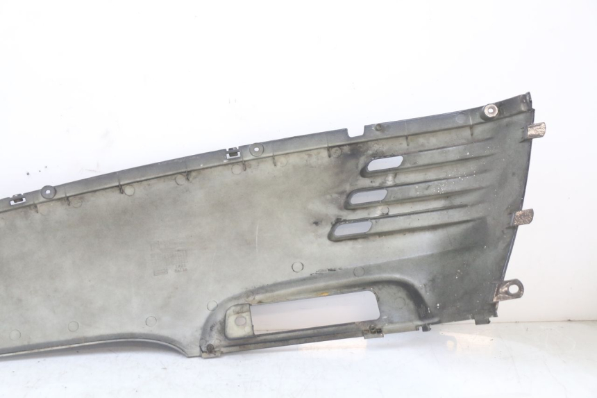 photo de CARENADO TRASERO IZQUIERDA PEUGEOT DJANGO 125 (2014 - 2017) - Características distintivas