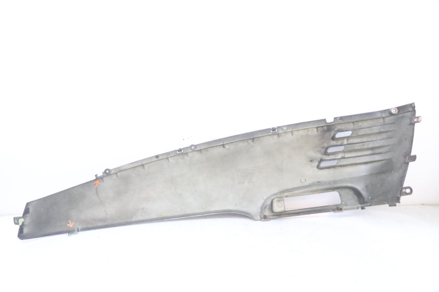 photo de CARENADO TRASERO IZQUIERDA PEUGEOT DJANGO 125 (2014 - 2017) - Estado de la superficie y material