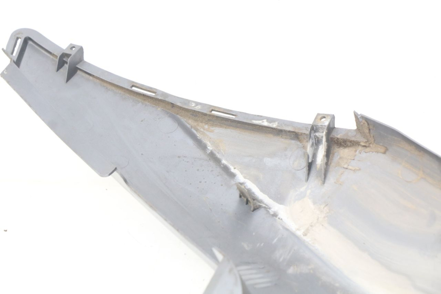 photo de CARENADO TRASERO IZQUIERDA DAELIM S2 125 (2006 - 2007) - Detalles de los puntos de fijación