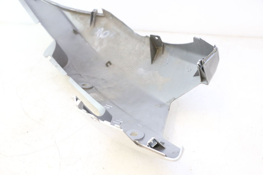photo de CARENADO TRASERO IZQUIERDA DAELIM S2 125 (2006 - 2007) - Primer plano técnico