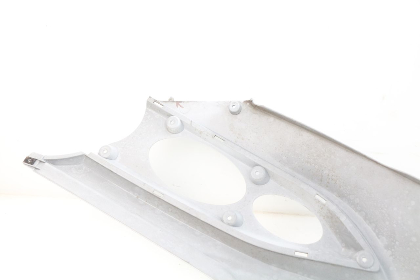 photo de FLANCO TRASERO IZQUIERDO DAELIM S3 125 (2010 - 2017) - Primer plano técnico