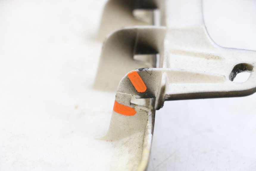 photo de FLANCO TRASERO IZQUIERDO JM MOTORS SANTANA 50 (2014 - 2023) - Primer plano técnico