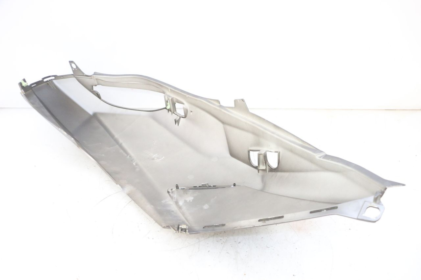 photo de CARENADO TRASERO IZQUIERDA PEUGEOT SATELIS 125 (2013 - 2018) - Detalles de los puntos de fijación