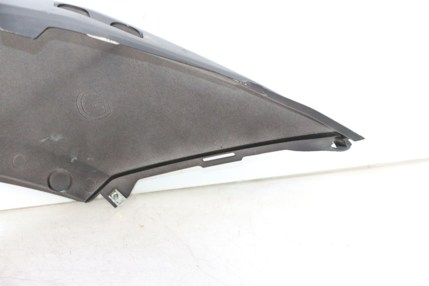 photo de CARENADO TRASERO IZQUIERDA PEUGEOT SATELIS 125 (2006 - 2009) - Zoom sobre los componentes