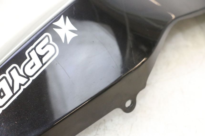 photo de CARENADO TRASERO IZQUIERDA CAN-AM SPYDER RS 1000 (2008 - 2012) - Primer plano de alta resolución