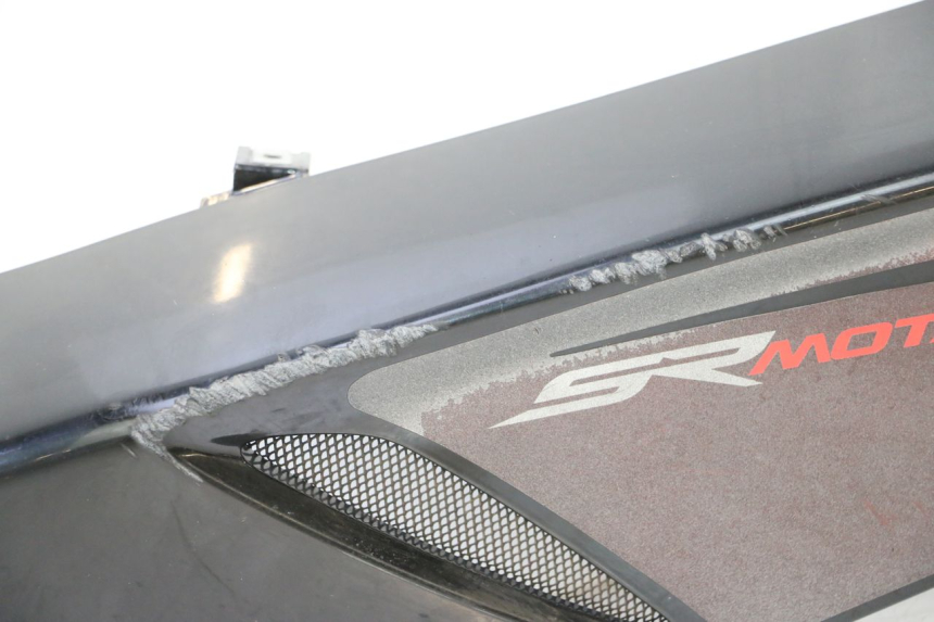 photo de CARENADO TRASERO IZQUIERDA APRILIA SR MOTARD 50 (2012 - 2018) - Primer plano técnico