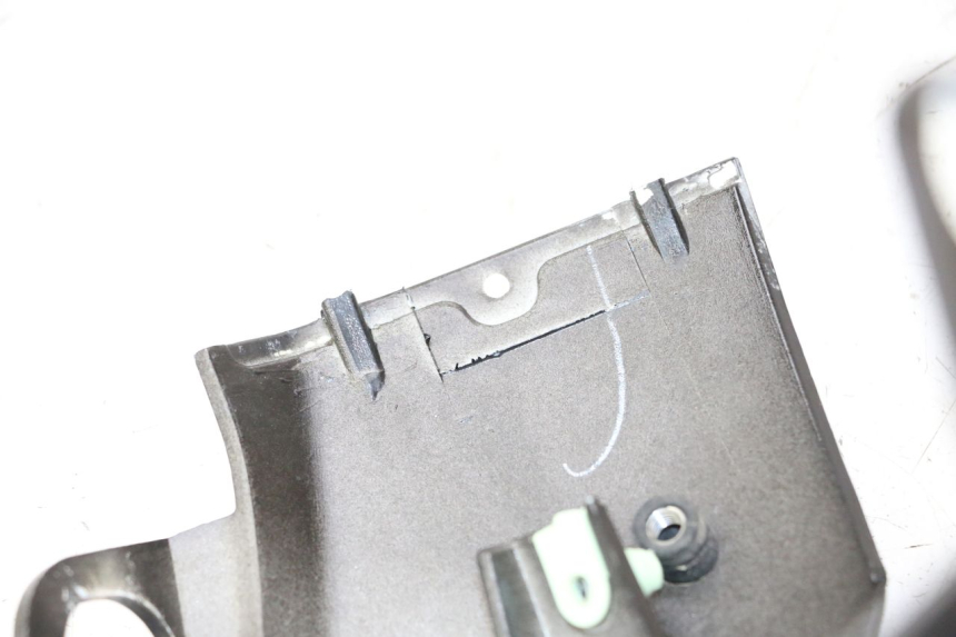 photo de CARENADO TRASERO IZQUIERDA PEUGEOT STREETZONE I NAKED 2T 50 (2018 - 2020) - Detalle de la pieza