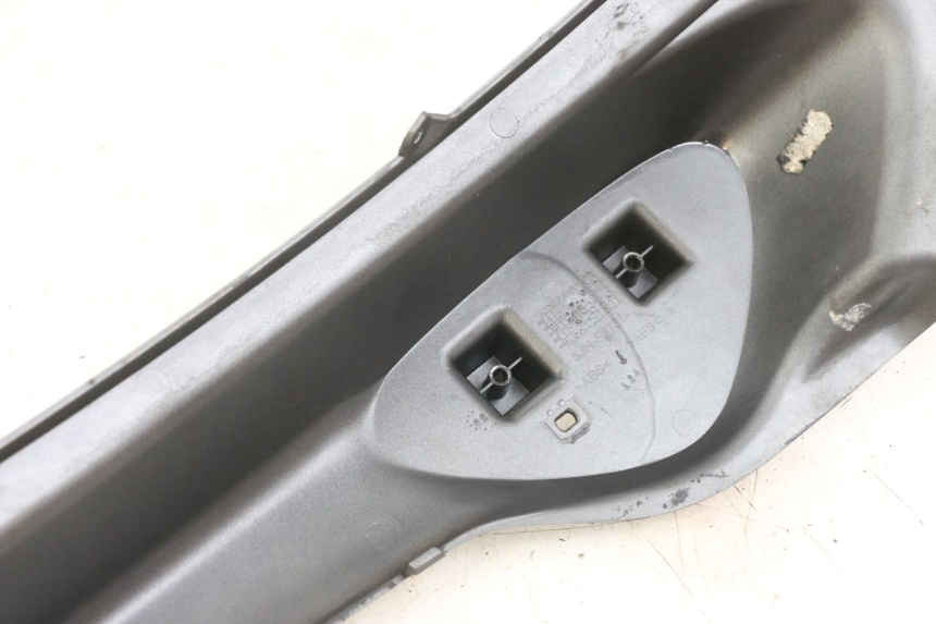 photo de FLANCO TRASERO IZQUIERDO MBK STUNT NAKED 50 (2004 - 2018) - Primer plano técnico