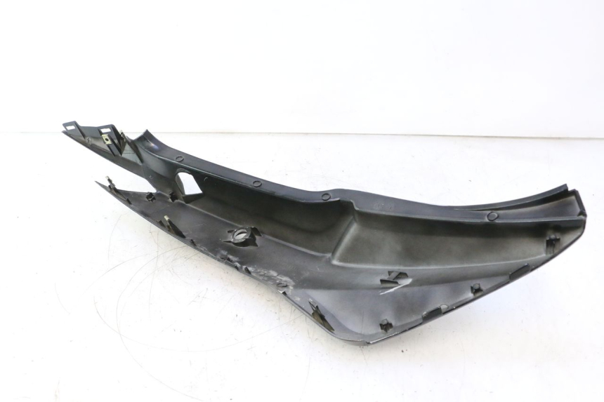 photo de CARENADO TRASERO IZQUIERDA KYMCO SUPER 8 2T 50 (2007 - 2013) - Enfoque en la estructura