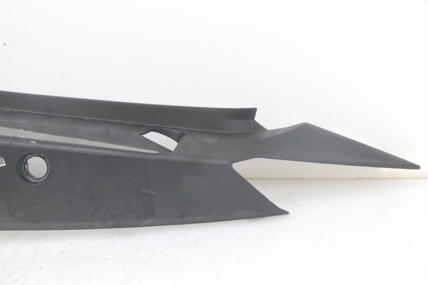 photo de CARENADO TRASERO IZQUIERDA KYMCO SUPER 8 4T 50 (2018 - 2020) - Primer plano técnico