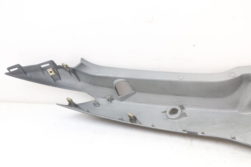 photo de CARENADO TRASERO IZQUIERDA KYMCO SUPER 8 4T 50 (2018 - 2020) - Detalles de los puntos de fijación