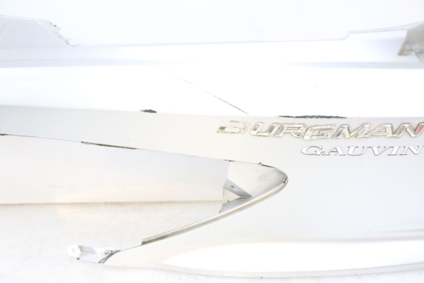 photo de CARENADO TRASERO IZQUIERDA SUZUKI BURGMAN 125 (2007 - 2014) - Primer plano de alta resolución