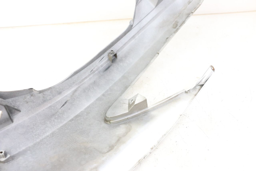 photo de CARENADO TRASERO IZQUIERDA SUZUKI BURGMAN 125 (2007 - 2014) - Primer plano técnico