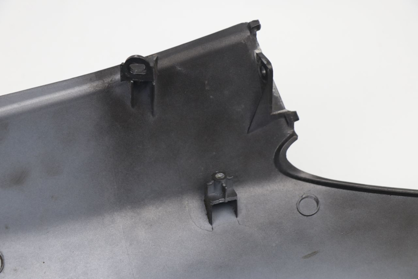 photo de CARENADO TRASERO IZQUIERDA SYM MAXSYM I 400 (2011 - 2016) - Primer plano técnico