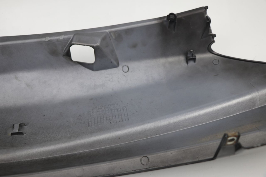 photo de CARENADO TRASERO IZQUIERDA SYM MAXSYM I 400 (2011 - 2016) - Detalles de los puntos de fijación