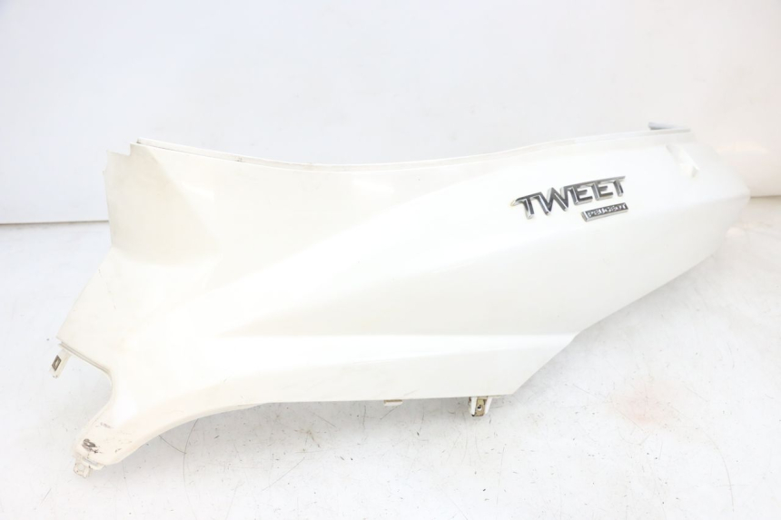 photo de CARENADO TRASERO IZQUIERDA PEUGEOT TWEET PRO EFI 4T 50 (2021 - 2022) - Primer plano de alta resolución