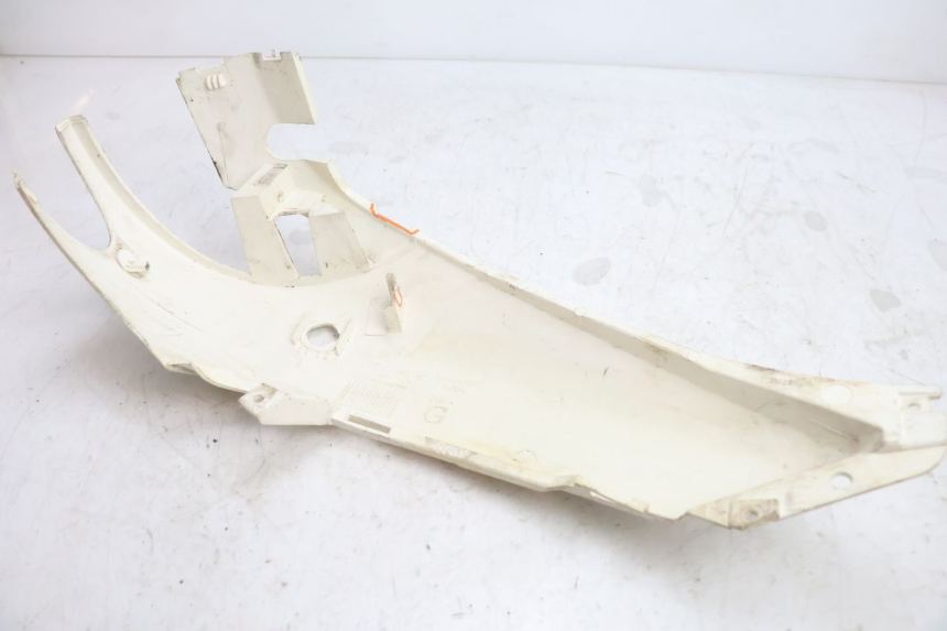 photo de CARENADO TRASERO IZQUIERDA PEUGEOT VIVACITY 100 (1999 - 2008) - Primer plano técnico