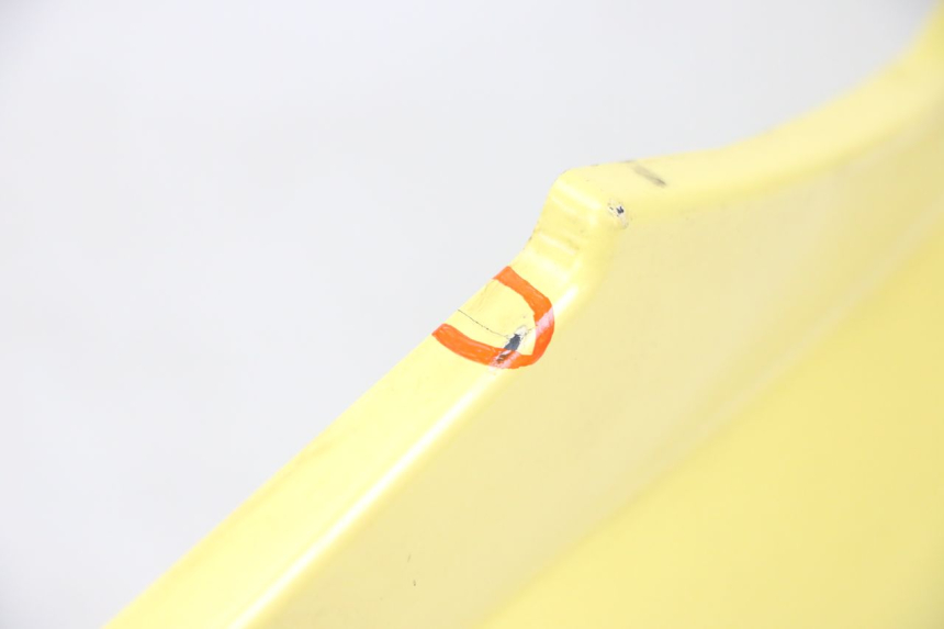 photo de CARENADO TRASERO IZQUIERDA YAMAHA WHY 50 (1998 - 2000) - Detalles de los puntos de fijación